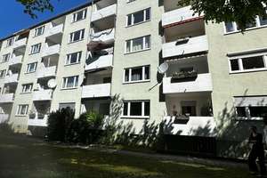 Stilvoll modernisiert: 3-Zimmer-Wohnung in Milbertshofen mit Blick auf den Olympiaturm – Neustifter Straße 35, 80807 Milbertshofen, München – Vorschaubild 1