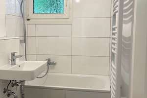 Frisch renoviert! 2-Zimmer-Apartment mit Balkon, neues Tageslichtbad mit Wanne, neuer Boden – Gerresheimer Straße 144, 40625 Flingern Süd, Düsseldorf – Vorschaubild 3