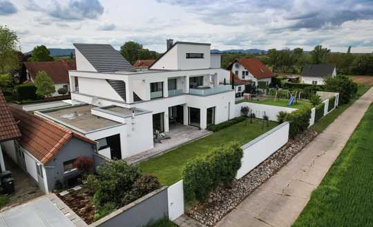 Exklusives Anwesen im Bauhaus-Stil in begehrter Feldrandlage 