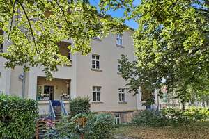 Leipzig-Engelsdorf | Stilvolle 3-Zimmer-Altbauwohnung mit Südbalkon in denkmalgeschütztem Altbau – Die vollständige Adresse der Immobilie erhältst du vom Anbieter., 4319 Engelsdorf, Leipzig – Vorschaubild 3