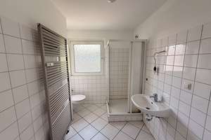 Ideale und Lichtdurchflutete 2 Raum- Wohnung - frisch weiß gestrichen* direkt an der Rü – Rüttenscheider Str. 132, 45131 Rüttenscheid, Essen – Vorschaubild 1