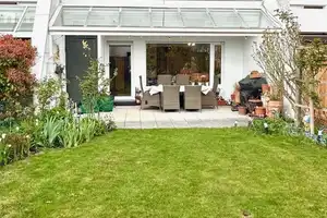 **Sonniger Garten - lichtdurchflutetes Haus - kein Sanierungsstau!!** – München (Kreis) – Vorschaubild 32