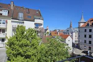 Ruhige 1-Zimmer-DG-Wohnung mit Einbauküche in Obergiesing mit Weitblick, Teilmöbeliert – Die vollständige Adresse der Immobilie erhältst du vom Anbieter., 81539 Obergiesing, München – Vorschaubild 1