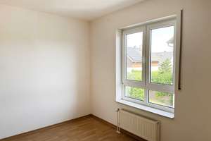 Frisch renoviert und mit großem Balkon. Tolle 3-Raum-Wohnung auf dem Dautzsch in Halles Osten – Haferweg 23, 6116 Dautzsch, Halle (Saale) – Vorschaubild 2