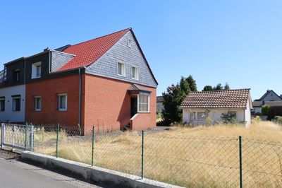 Renovierungsbedürftig, schöne Doppelhaushälfte mit großem Grundstück in Leverkusen nähe Silbersee