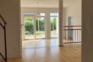 Attraktive Doppelhaushälfte in ruhiger Lage von Arenberg – Die vollständige Adresse der Immobilie erhältst du vom Anbieter., 56077 Niederberg, Koblenz – Vorschaubild 2
