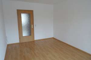 Moderne sonnige 2-R-Wohnung mit Einbauküche im 1.OG mit Balkon + PKW-Stellplatz – Clausstraße 101, 9126 Lutherviertel, Chemnitz – Vorschaubild 7