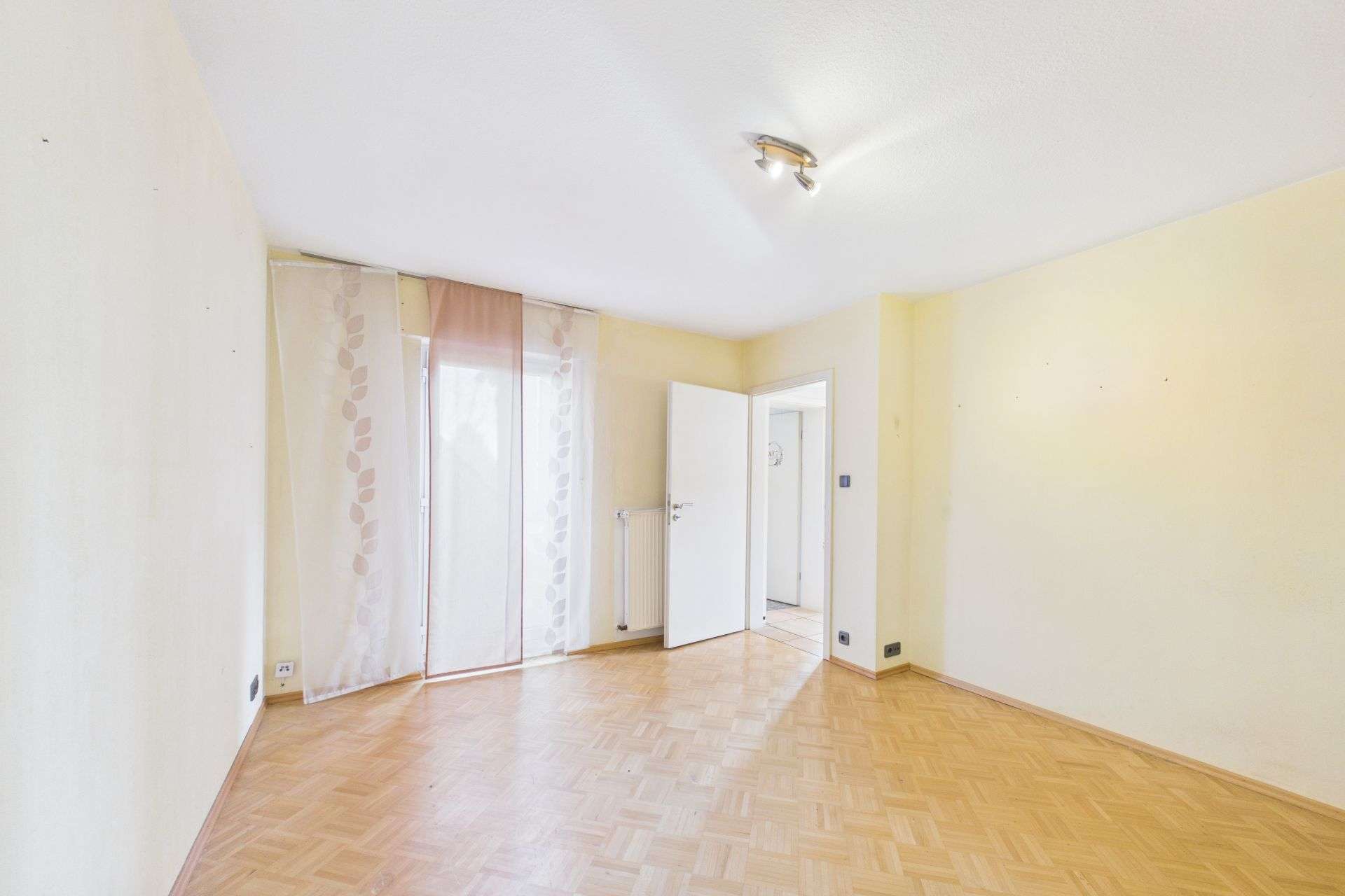 Immobilie in Oelde - Sanierungsobjekt mit zwei Wohneinheiten und zusätzlicher Fläche – großes Entwicklungspotenzial - Bild 3