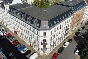 KAPITALANLAGE MIT BESONDEREM FLAIR | Vermietete 3-Raum-Wohnung mit Balkon im Zentrum-Süd