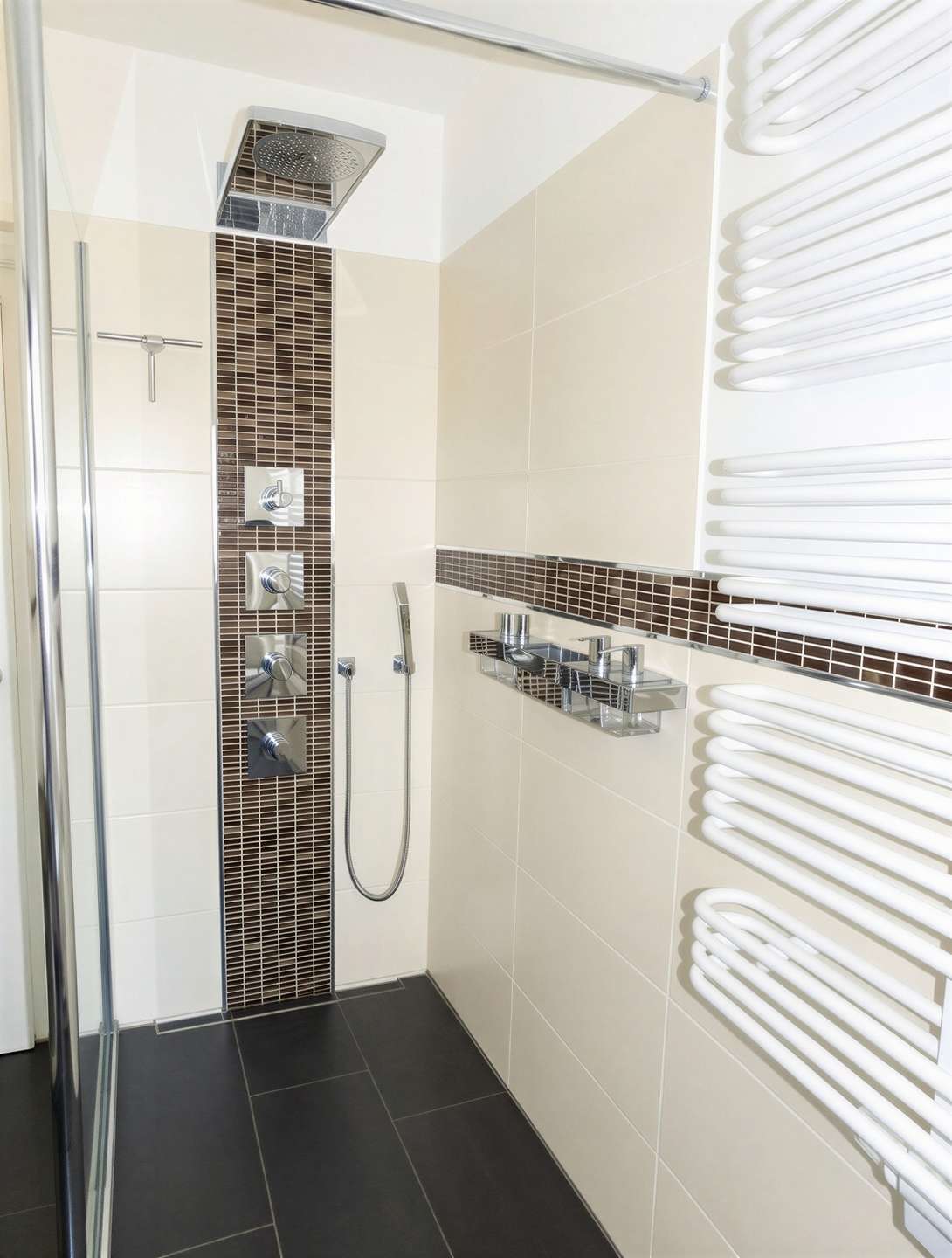 Immobilie in Paulinenaue - Geräumiges Einfamilienhaus mit Gartenanteil + Pool in Paulinenaue - Bild 3