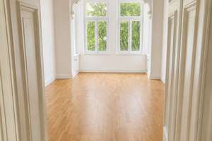 Exklusiv kernsanierte 4-Zimmer-Altbauwohnung mit zwei Designbädern, Klimaanlage & großzügigem Balkon