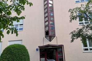 Lichtdurchflutete Einzimmerwohnung mit Dachterrasse, Einbauküche, Kellerabteil und Garage – Dietzfelbingerplatz 3, 81739 Altperlach, München – Vorschaubild 15