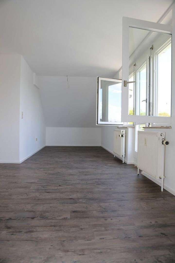 Immobilie in Oberstenfeld - Toll geschnittene helle Dachgeschosswohnung in Oberstenfeld provisionsfrei! - Bild 2