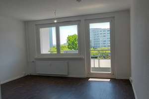 Das Glück hat ein Zuhause: großzügige 3-Zimmer-Wohnung – Berzdorfer Str. 20, 1239 Prohlis-Nord, Dresden – Vorschaubild 4