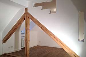Helle Dachgeschoß-Wohnung am Staufenplatz