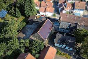 Vielseitige Nutzungsmöglichkeit! Gepflegtes Mehrparteienhaus mit Gewerbe, Lagerhallen und weitläufig – Coburg (Kreis) – Vorschaubild 1