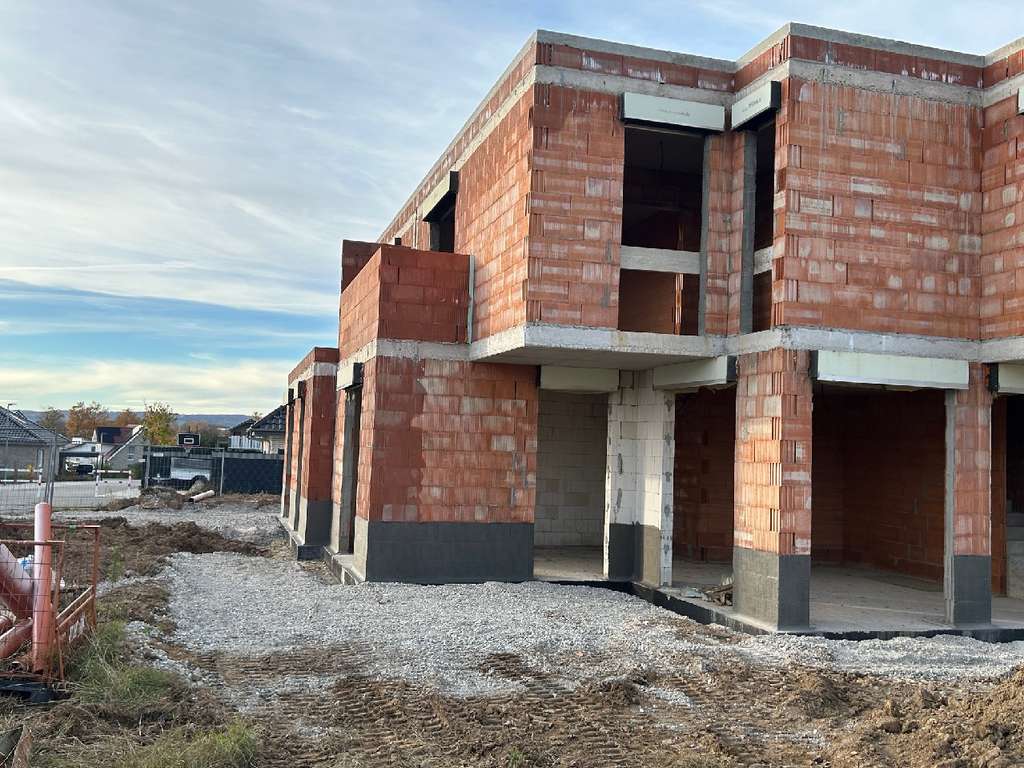 Immobilie in Steinheim - Doppelhaus als Ausbauhaus im neuen Wohnviertel Oppersiek in Steinheim
 - Bild 1