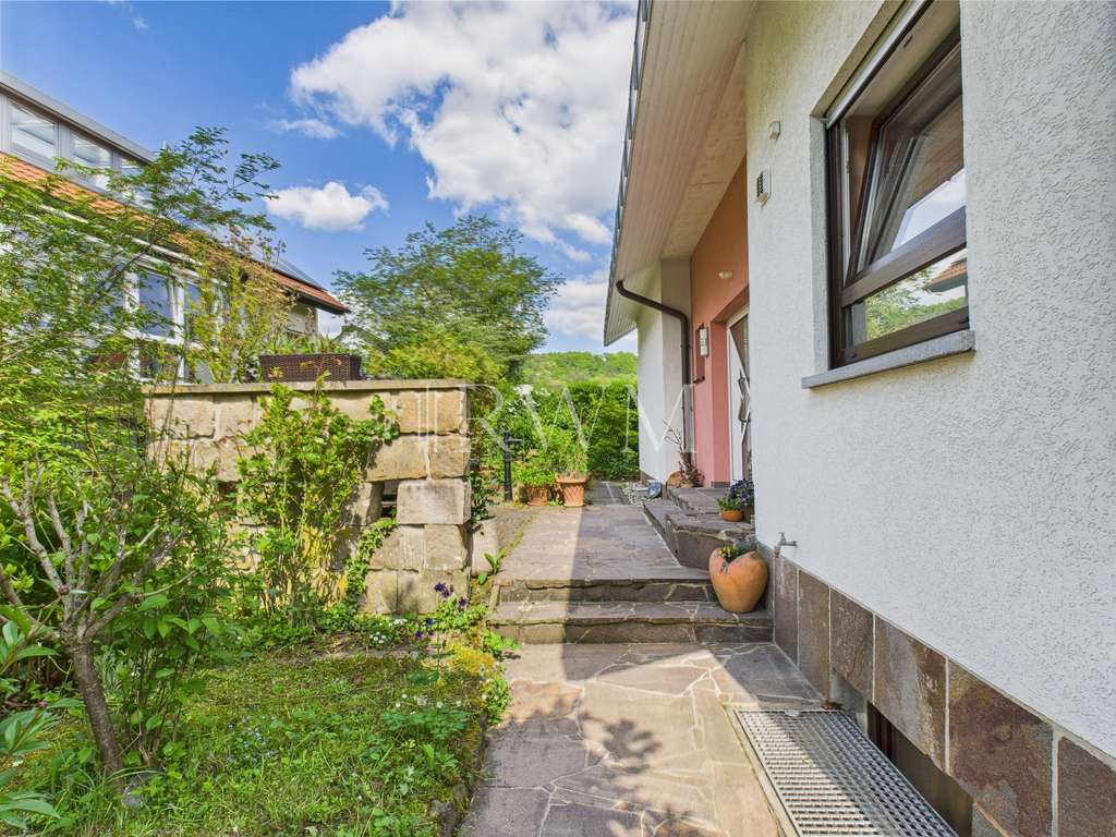 Immobilie in Herrenberg - Mehrfamilienhaus mit drei Wohneinheiten und Garten in attraktiver Ortsrandlage von Herrenberg-Kayh - Bild 4