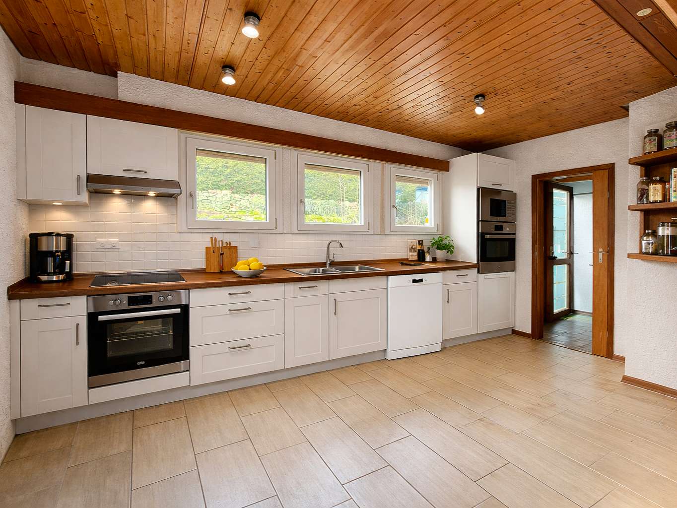 Immobilie in Zeil am Main - Charmantes Einfamilienhaus mit Einliegerwohnung und idyllischem Garten in Zeil am Main - Bild 2