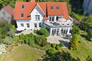 Repräsentatives Wohnhaus in erster Meereslinie auf großem Grundstück. – Die vollständige Adresse der Immobilie erhältst du vom Anbieter., 23730 Neustadt in Holstein – Vorschaubild 2