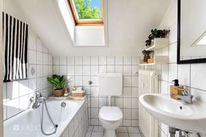 Charmante 2,5-Zimmer-Dachgeschosswohnung mit Balkon und Stellplatz in Essen-Bergerhausen – Die vollständige Adresse der Immobilie erhältst du vom Anbieter., 45136 Bergerhausen, Essen – Vorschaubild 9