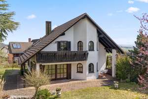 Sofort Bezugsfertig! Modernisiertes EFH in familiärer Lage mit traumhaftem Grundstück – Die vollständige Adresse der Immobilie erhältst du vom Anbieter., 95500 Heinersreuth – Vorschaubild 2