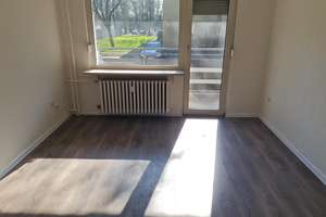 Renovierte 3-Zimmer-Wohnung im Erdgeschoss zu vermieten! 300 € Wunschgutschein* inklusive! – Bayreuther Straße 43, 47166 Bruckhausen, Duisburg – Vorschaubild 2