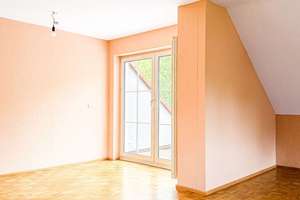 Traumhafte Dachgeschosswohnung mit Balkon, Loggia und großzügigem Wohnkomfort – Die vollständige Adresse der Immobilie erhältst du vom Anbieter., 97084 Heuchelhof, Würzburg – Vorschaubild 2
