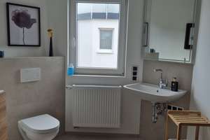 Luxuriöses vollmöbliertes Einfamilienhaus (Eckhaus) in Hohenroth – Die vollständige Adresse der Immobilie erhältst du vom Anbieter., 97618 Hohenroth – Vorschaubild 93