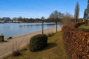 Gemütliche 2-Zimmer-Dachgeschosswohnung mit Balkon, Wasserblick und TG-Stellplatz in Berlin-Köpenick – Die vollständige Adresse der Immobilie erhältst du vom Anbieter., 12555 Köpenick, Berlin – Vorschaubild 3