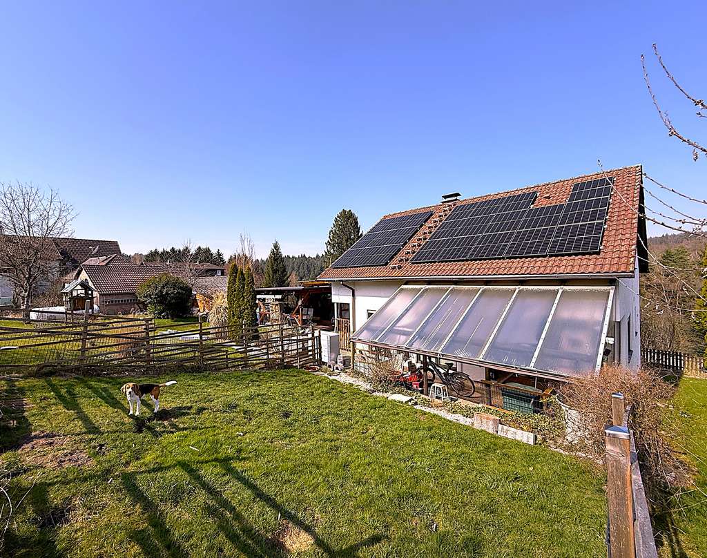 Immobilie in Wüstenrot - Großzügiges Einfamilienhaus mit Einliegerwohnung auf weitläufigem Grundstück in Wüstenrot - Bild 2