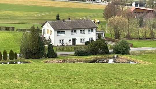 Bild von Einfamilienhaus mit Einliegerwohnung (auch nur als Einfamilienhaus nutzbar) in  landschaftlich