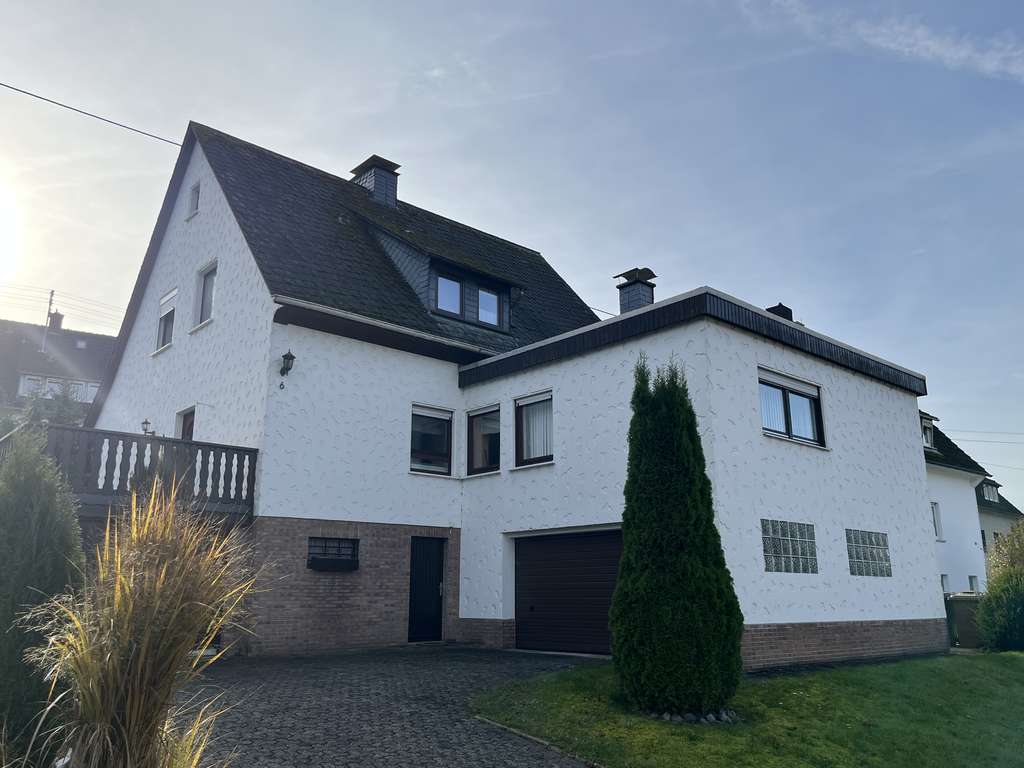 Immobilie in Wilnsdorf - Großzügiges helles Zweifamilienhaus - Bild 1