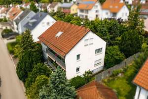 Solides Zwei- bis Dreifamilienhaus, Doppelgarage, toller Garten - wohnen, vermieten, flexibel sein