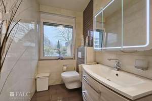 Traumhafte Villa mit Indoor-Pool und großzügigem Grundstück in zentraler Lage von Borken – Die vollständige Adresse der Immobilie erhältst du vom Anbieter., 46325 Borken – Vorschaubild 17