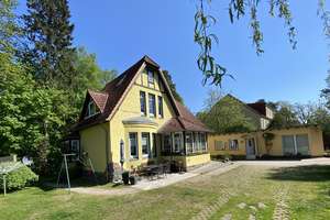 zwischen Nationalpark und Müritz - klassische Villa mit Bungalow, Doppelcarport und großem Grundstüc – Die vollständige Adresse der Immobilie erhältst du vom Anbieter., 17192 Waren (Müritz) – Vorschaubild 1