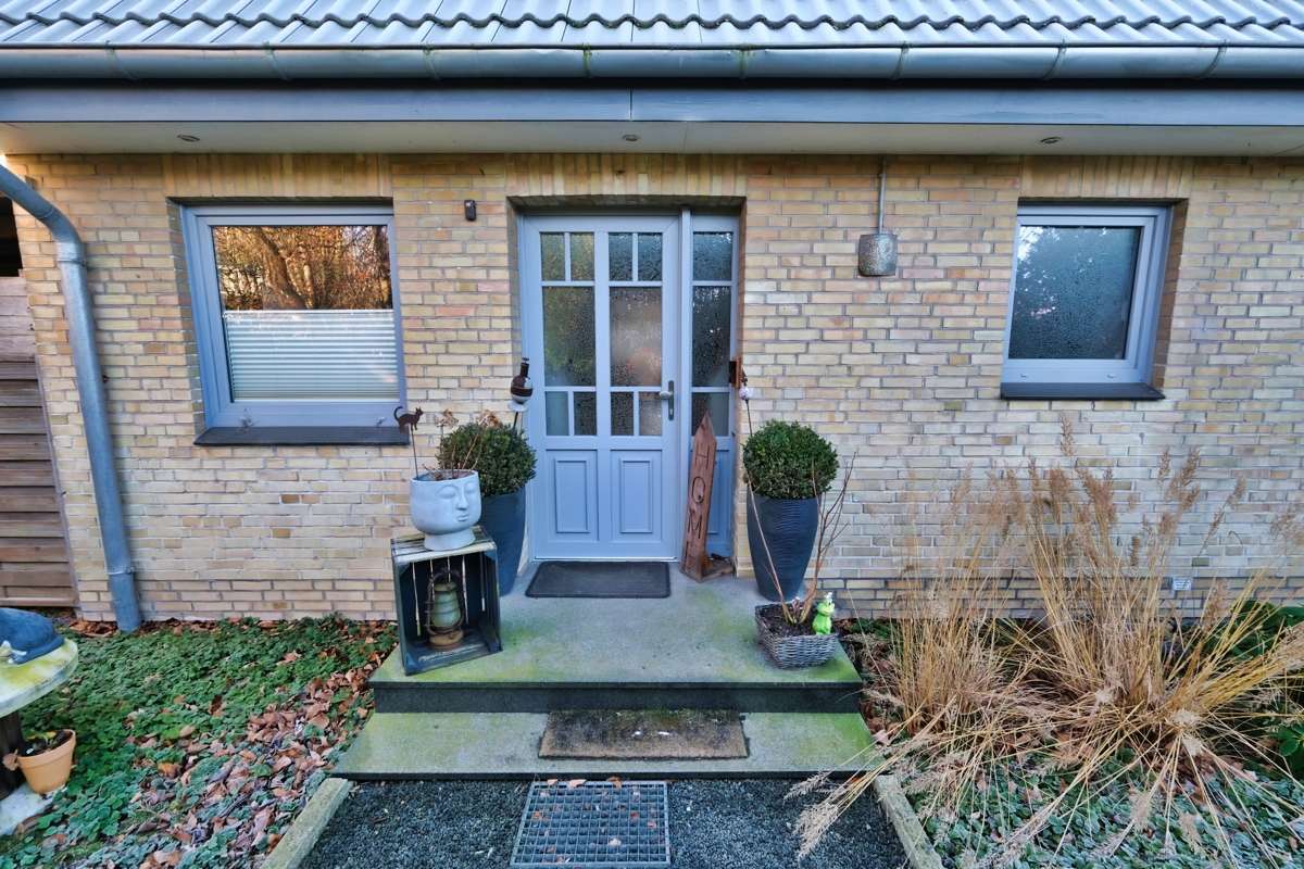 Immobilie in Süderbrarup - Familientraum in 1-a-Lage! Einfamilienhaus - 4-Zimmer, offene Wohnküche mit Kamin, Garten, Carport. - Bild 0