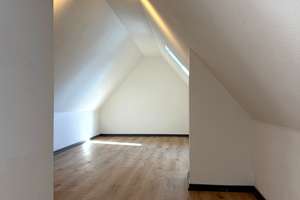 Loftartige Dachgeschosswohnung mit Galerie und Blick über Augsburgs Dächer – Lange Gasse 24, 86152 Georgs- und Kreuzviertel, Augsburg – Vorschaubild 3