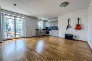 Auto UND Motorrad inklusive: 2-Zimmer-Wohnung mit Südbalkon in der Oberen Au / Haidhausen
