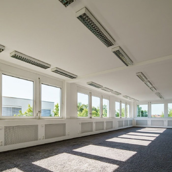 STOCK -  helles Bürogebäude | hohe Decken | Campus