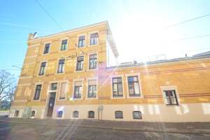 Denkmalgeschützte Altbauwohnung mit Fußbodenheizung, Terrasse und großem Garten ! 