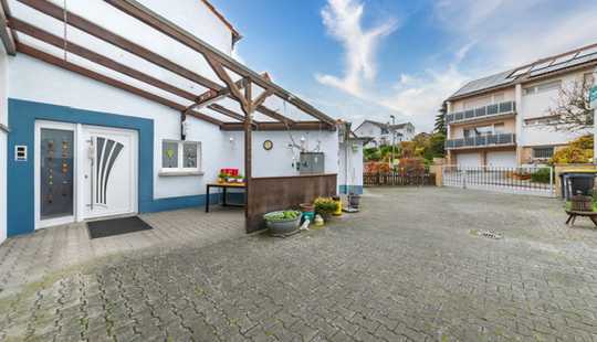 Bild von Geräumiges Zweifamilienreiheneckhaus in WI-Auringen für zwei Generationen oder eine große Familie