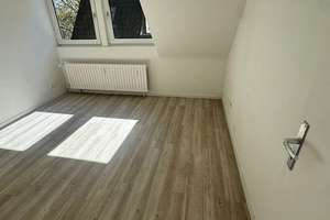 Sehr schöne sanierte 3 Zimmer Wohnung in Duisburg zu vermieten – Sundgaustr. 21a, 47137 Obermeiderich, Duisburg – Vorschaubild 2