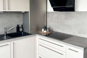 Helle großzügige 3 ZKB Dachwohnung mit sonniger Loggia und EBK zur Ablöse – Neuburger Straße 269, 86169 Hammerschmiede, Augsburg – Vorschaubild 3