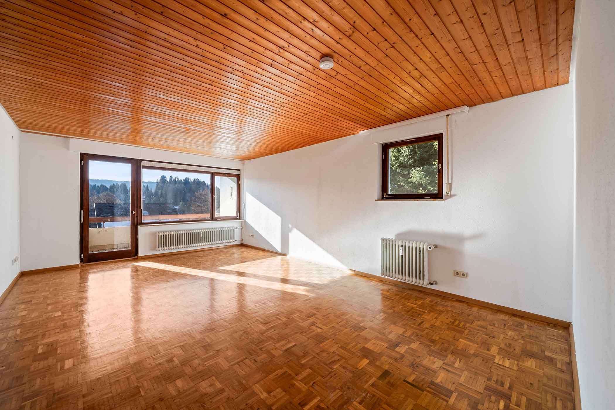 Immobilie in Lenzkirch - Großzügige 1-Zimmer-Wohnung mit Südbalkon und Aussichtslage - Bild 2