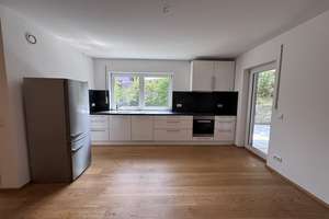 Lebendig wohnen: 3-Zimmer-Wohnung mit Terrasse und Garten in Schwandorf – Die vollständige Adresse der Immobilie erhältst du vom Anbieter., 92421 Schwandorf – Vorschaubild 2