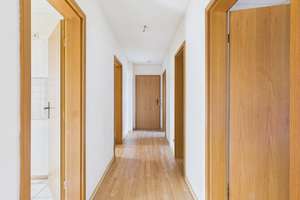 Renovierungsbedürftig aber sofort verfügbar! 3-ZKB im Dachgeschoss, zwei Balkone, Garage und Keller! – Die vollständige Adresse der Immobilie erhältst du vom Anbieter., 85053 Südost, Ingolstadt – Vorschaubild 12