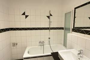 Die ist es! + Vermietete 3 Zimmer in Gohlis + Sonniger Westbalkon + Dunkles Laminat + Bad mit Wanne – Breitenfelder Straße 81, 4157 Gohlis-Mitte, Leipzig – Vorschaubild 5
