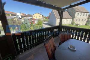 Zweifamilienhaus mit Nebengebäude bietet viel Platz – Die vollständige Adresse der Immobilie erhältst du vom Anbieter., 91596 Burk – Vorschaubild 9