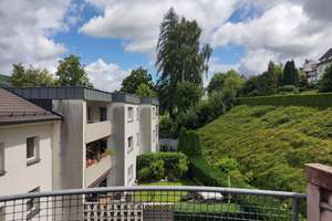 NACHMIETER FÜR SOFORT GESUCHT: Dachgeschosswohnung mit 2 Balkonen in Meschede